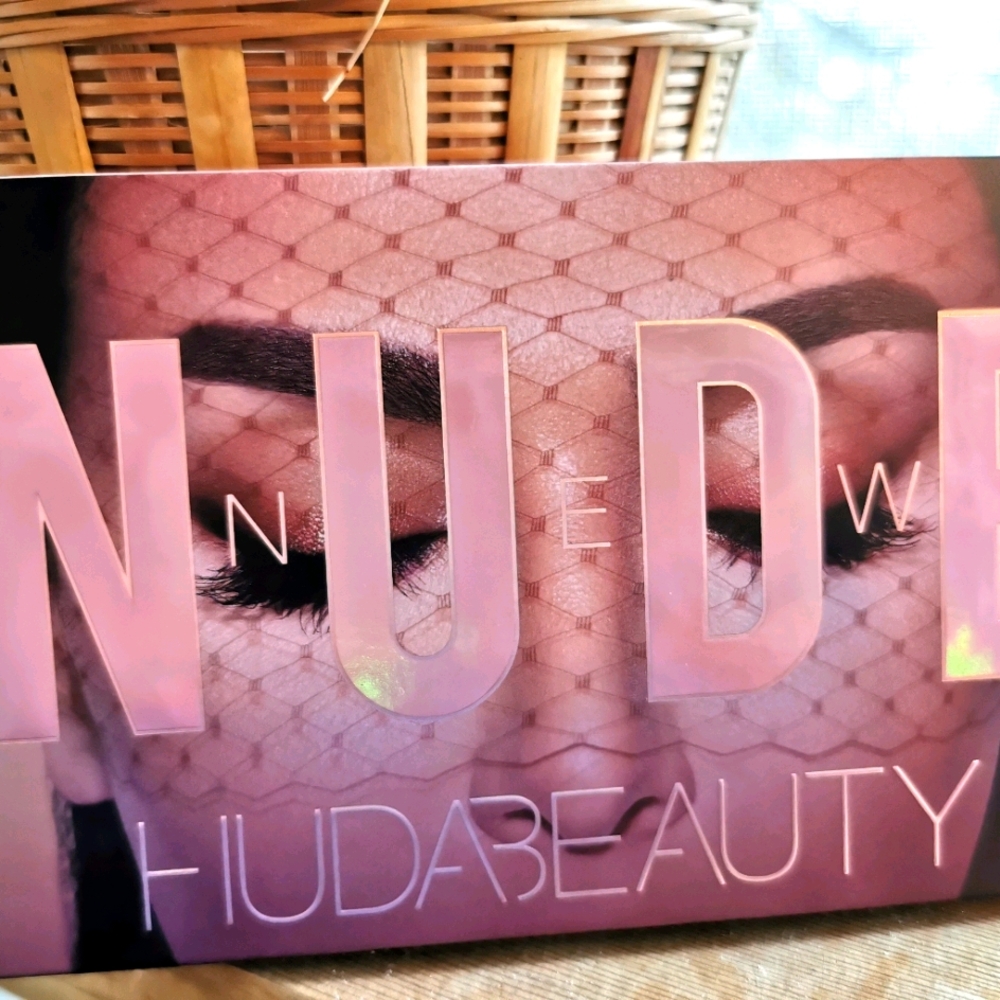 Huda Beauty Nude Palette